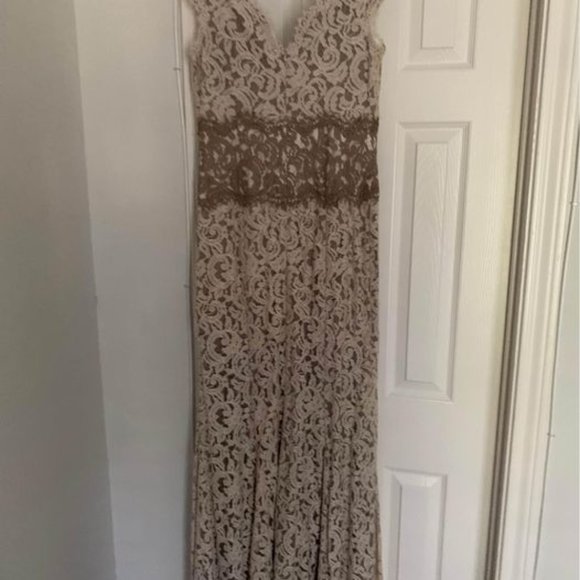 Tadashi Shoji long gown lace, Mother of Bride, Size 10 - Picture 2 of 3